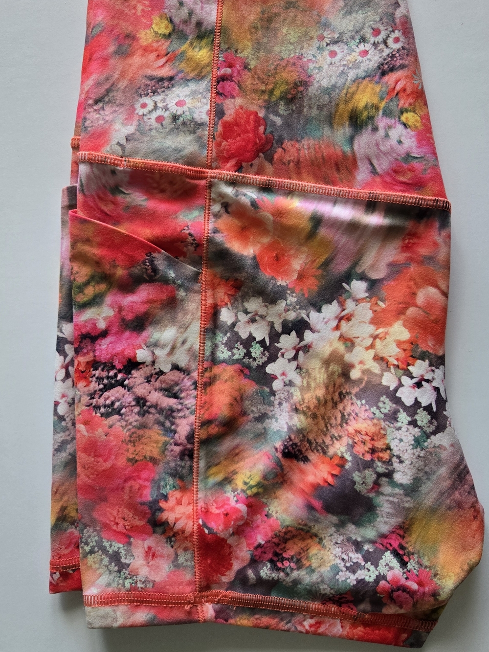 Athleta Salutation Stash Pocket 5" Shorts Size L